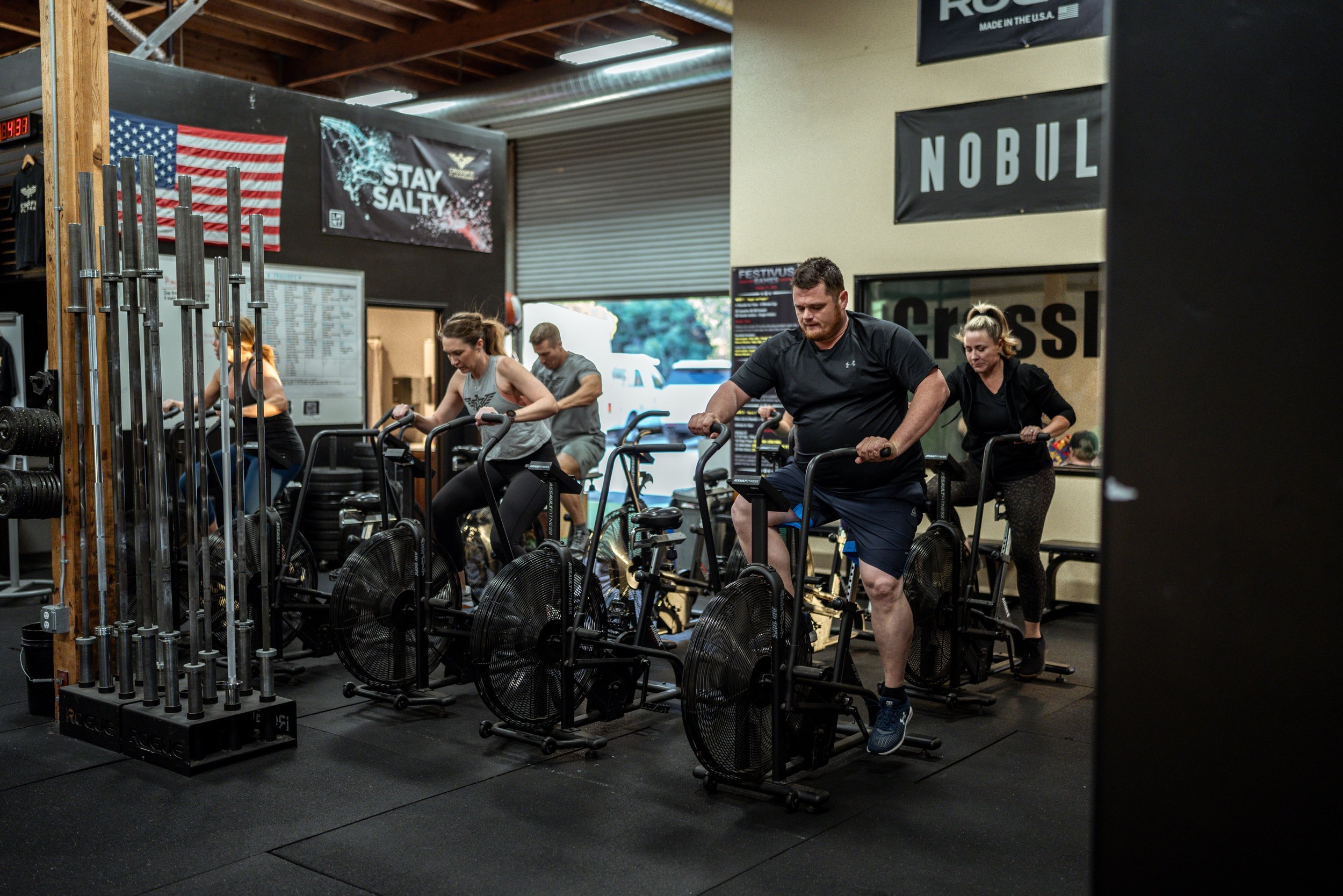 CrossFit Flashbang group class in session